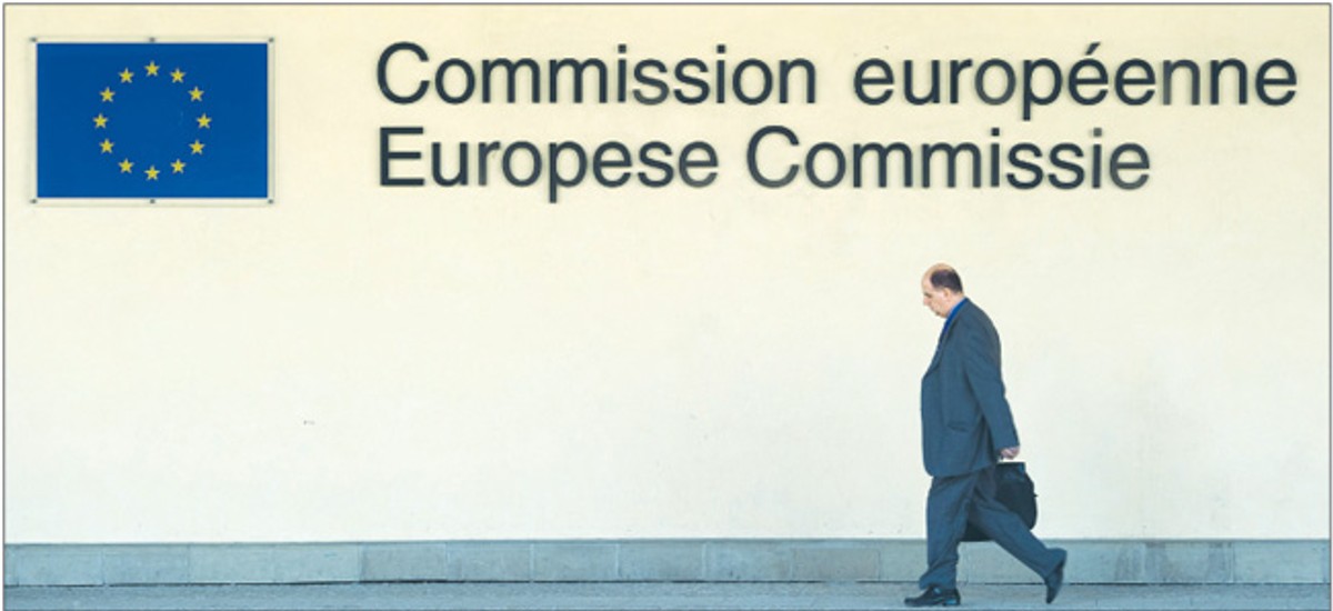 Od 10 lat Komisja Europejska toczy spory z oganizacjami płatniczymi Fot. Bloomberg