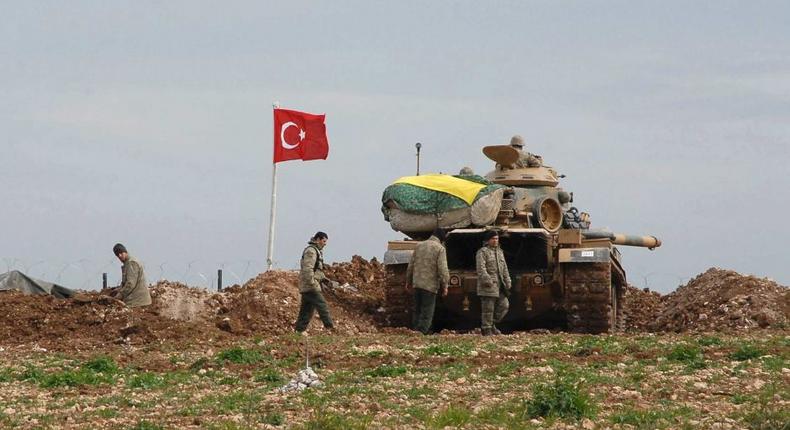 Turkish tanks cross border into Syria - military sources