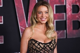 Ben Aflek (52) odlepio za glumicom sa NAJVEĆIM GRUDIMA koja je 28 godina mlađa od Džej Lo: POLUGOLA PEVAČICA uzvraća udarac - nikad mlađa, lepša i vitkija!