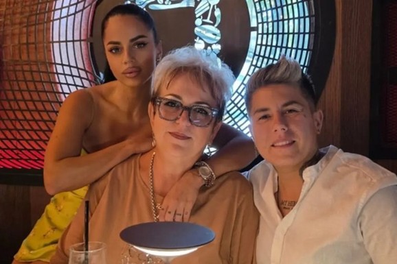 SPECIJALNA VEČERA SA DEVOJKOM I MAJKOM Matora okupila najdraže ljude: Evo gde se opuštaju, rijaliti učesnici puno srce (FOTO)