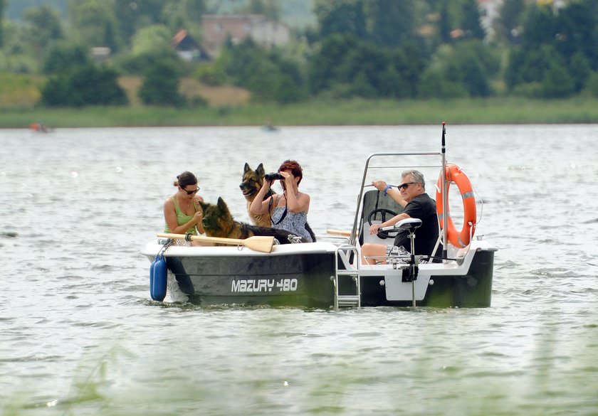 Kwaśniewscy na łódce.