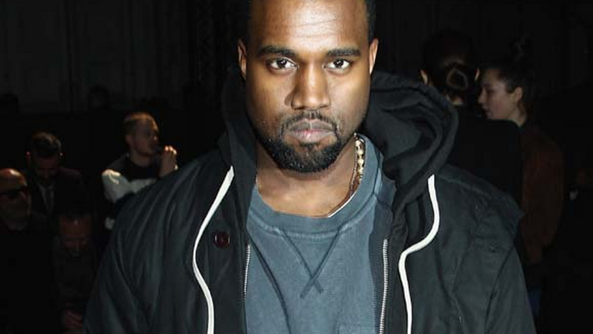 Do sieci trafił fragment premierowej piosenki Kanyego Westa "White Dress". Nagranie pochodzi ze ścieżki dźwiękowej do filmu "The Man With the Iron Fists" wyreżyserowanego przez RZA.