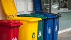 Ceny wywozu śmieci z domów jednorodzinnych w Polsce. Tyle zapłacimy w 2026 roku