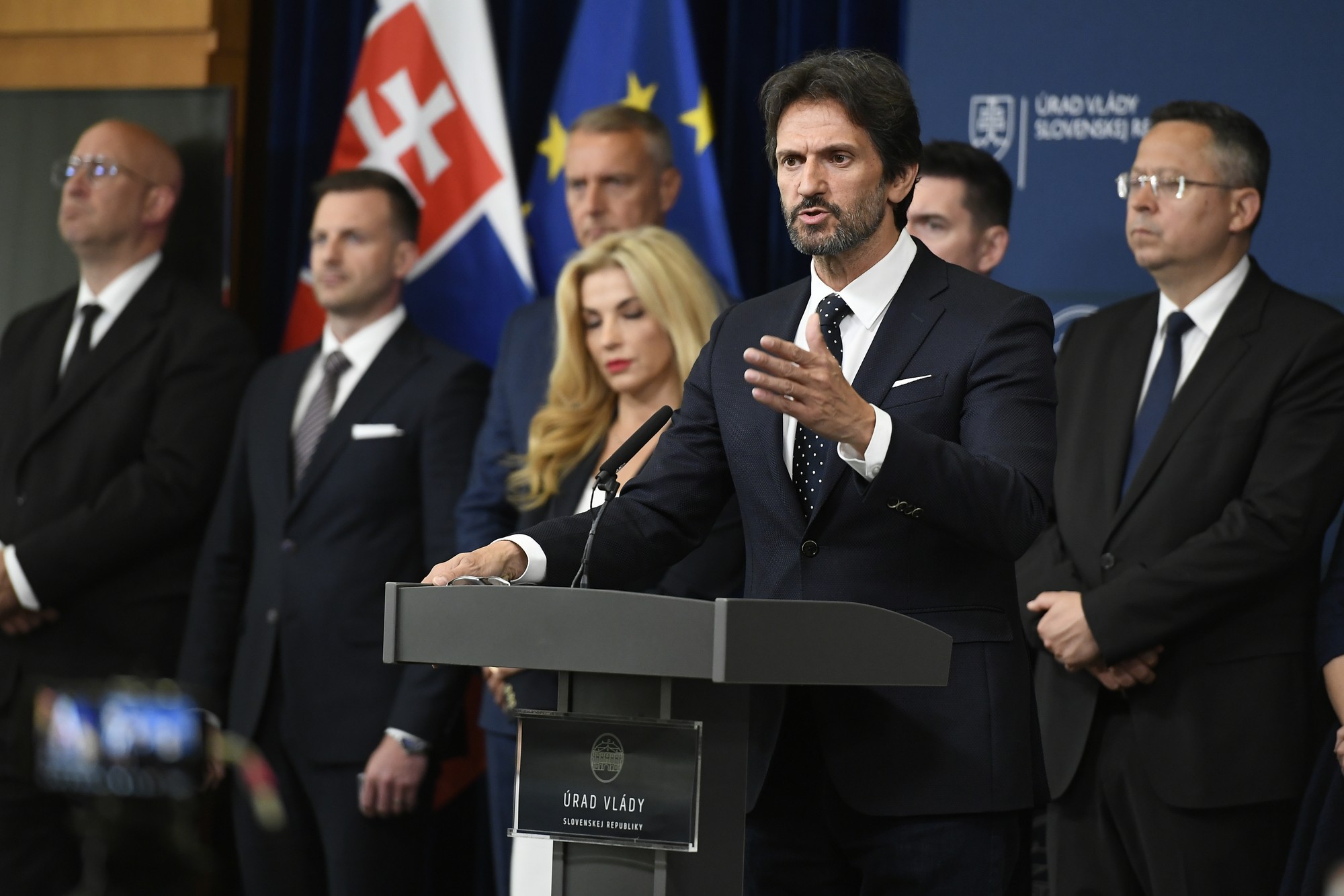 Politici po mimoriadnom zasadnutí Bezpečnostnej rady SR.