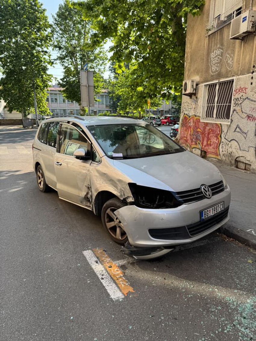 Saobraćajna nesreća na Starom gradu: Uništena četiri automobila