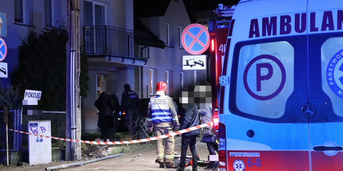 Tragedia w Międzyzdrojach. Samochód wjechał w pieszych. Zginęły trzy osoby, w tym 7-letnie dziecko.