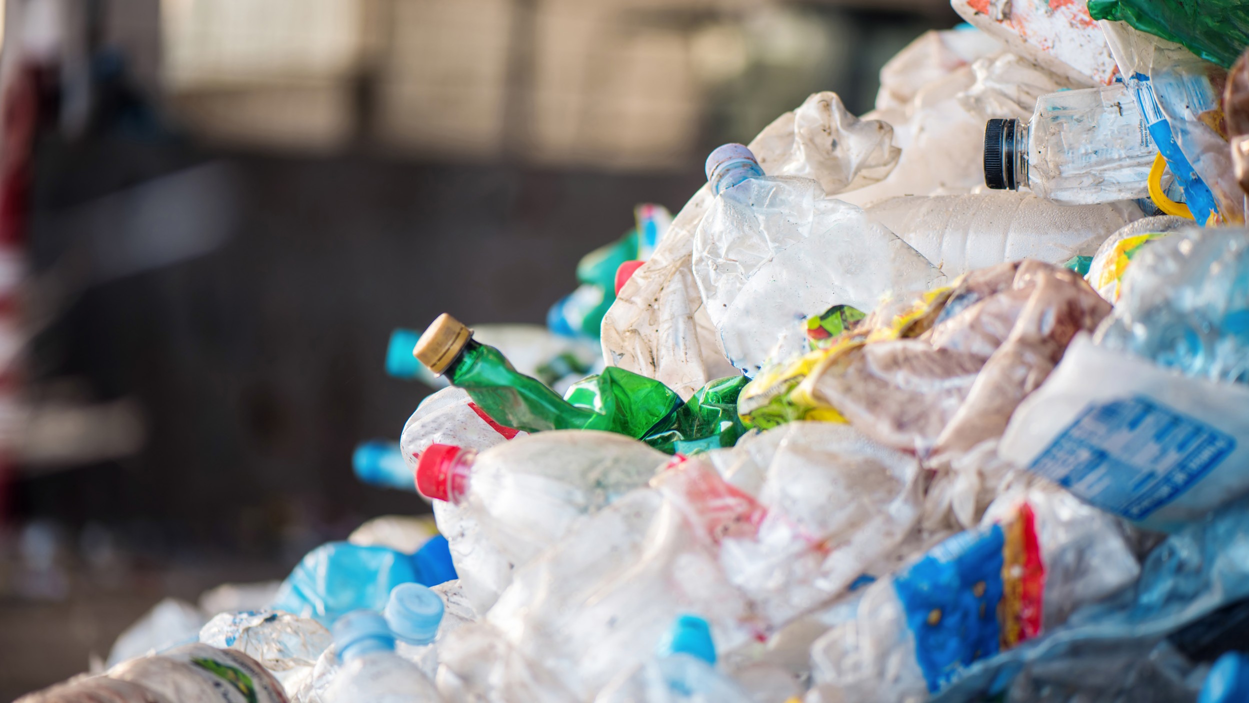 România a plătit aproape 1 miliard de euro la bugetul UE pentru plasticul nereciclat în 5 ani