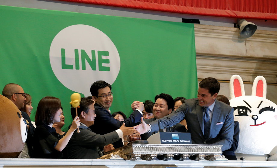 NYSE president Tom Farley, right, congratulates Line executives after ringing the opening bell.