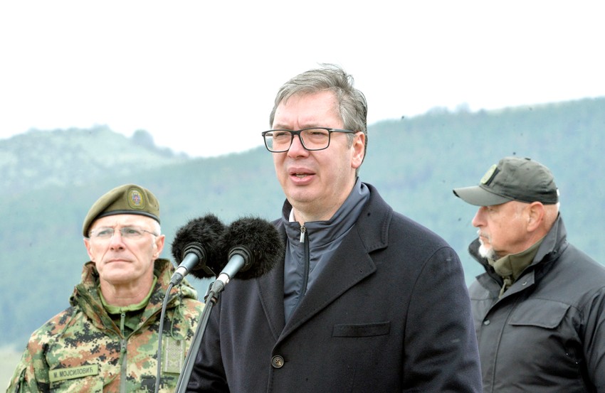 Vučić kaže da su duboko povezani narod i vojska u Srbiji
