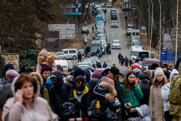 Czy sprowadzanie migrantów się nam opłaca? Powinniśmy patrzeć głównie na jedną rzecz