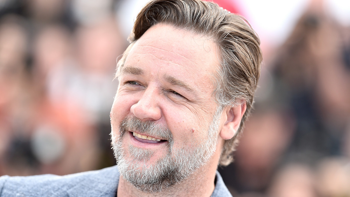 Russell Crowe przeprowadził niedawno aukcję przedmiotów, których chciał pozbyć sie po rozwodzie. Osobiste pamiątki aktora sprzedano łącznie za 3,7 mln dolarów, które aktor postanowił przekazać... na pomoc australijskim koalom zarażonym chlamydią.