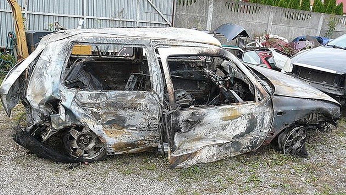 Zapadł wyrok w sprawie dwóch młodych mężczyzn, którzy po wypadku samochodu zostawili swoją 19-letnią znajomą, mieszkankę województwa lubelskiego. Sąd Rejonowy w Nisku skazał ich na sześć i dwa lata pozbawienia wolności. Jeden z nich kierował pod wpływem alkoholu, by zatrzeć wszelkie ślady, podpalili auto.