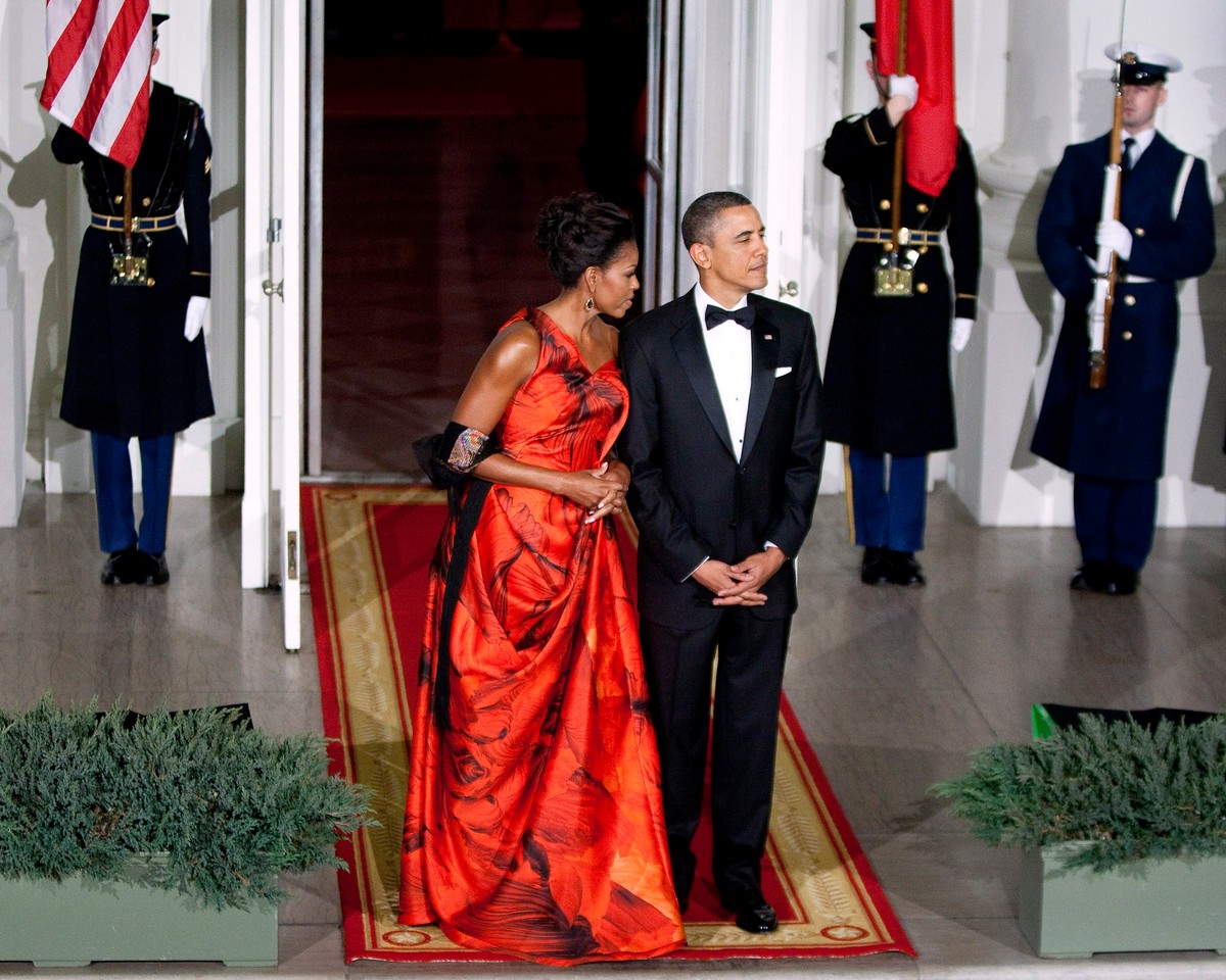 Prezydent USA i jego żona Michelle zarobili w ubiegłym roku 1,7 mln dolarów i zapłacili 453,77 tys. dol. podatku. Państwa Obama mieli znacznie skromniejsze dochody niż w 2009 roku, kiedy to ich zarobki wyniosły 5,5 mln dol.