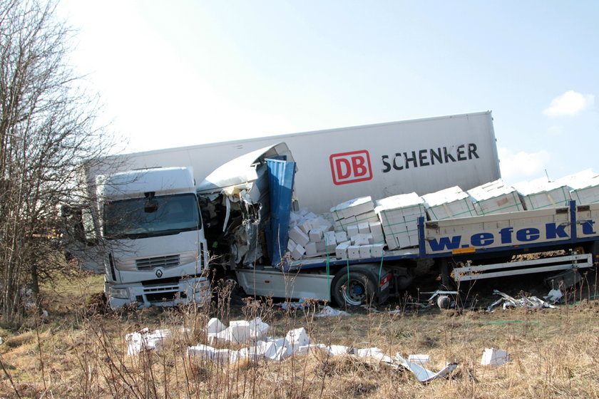 Wypadek zderzenie dwóch tirów na S3 pod Zieloną Górą