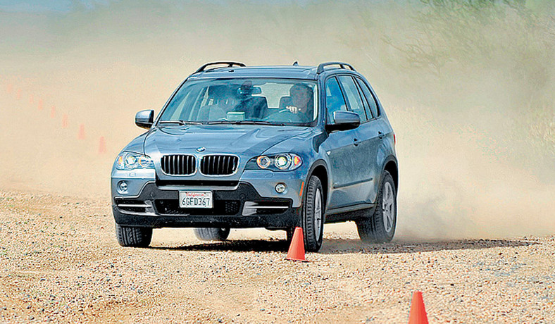 Test opon letnich w rozmiarze 255/55 R 18: jakie gumy kupić do SUV-a