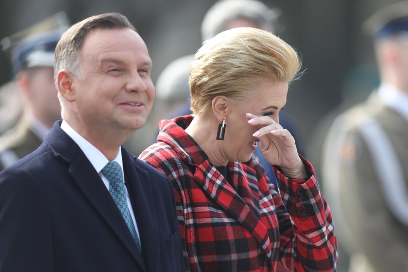 Para prezydencka chichocze pod Grobem Nieznanego Żołnierza. Agata Duda aż się popłakała