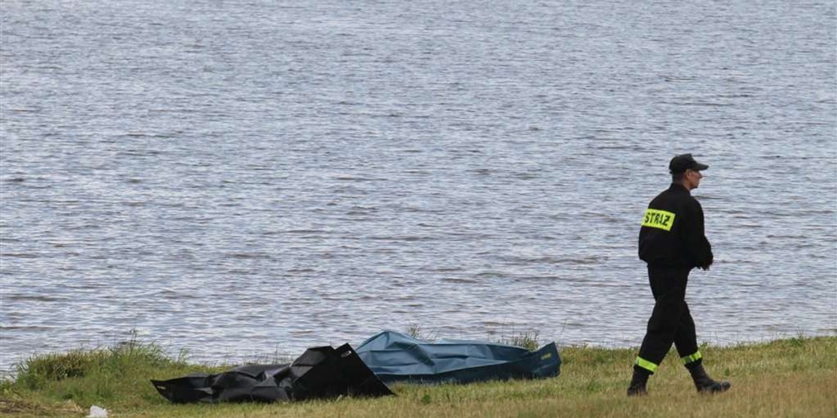 Tragedia nad wodą. Popłynęły tylko po piłkę