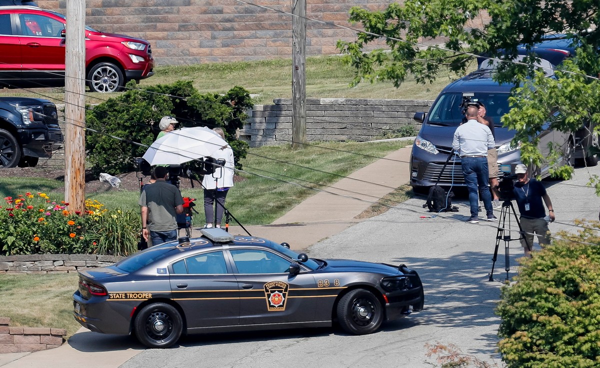 Policja bada dom napastnika po zamachu na Donalda Trumpa
