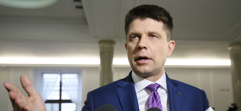 Rozłam w Nowoczesnej? 200 działaczy chce odejść z partii. Petru: Nic o tym nie wiem