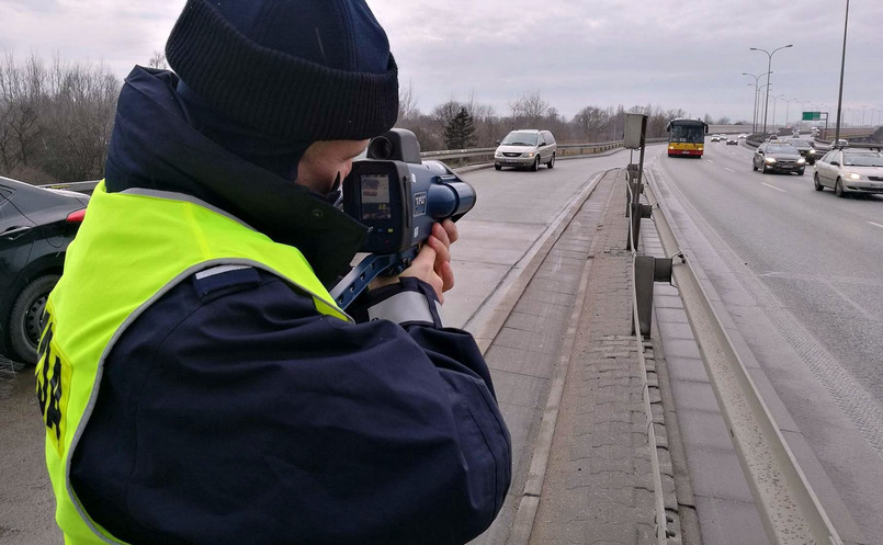 Funkcjonariusze ruchu drogowego z całej Polski przechodzą szkolenie teoretyczne i praktyczne z obsługi mierników