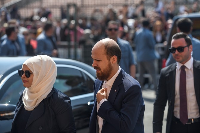 Bilal Erdogan sa suprugom