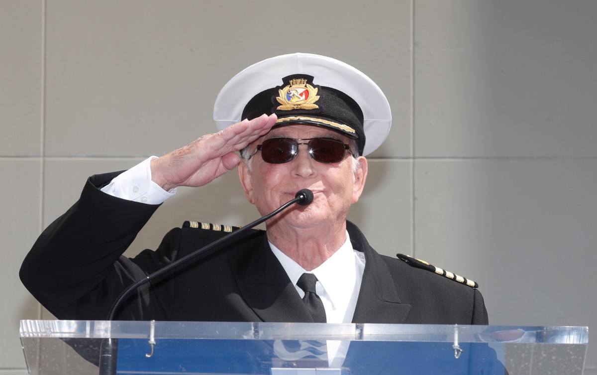 Gavin MacLeod