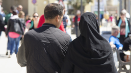 jedzenie jako symbol wiary, tradycji i przynależności. dlaczego jedni