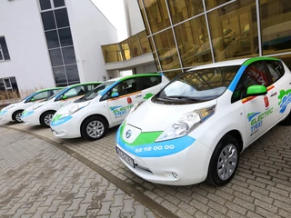 20 elektrycznych Nissanów dla Warszawy rozpoczyna Polski Program Elektryfikacji Motoryzacji