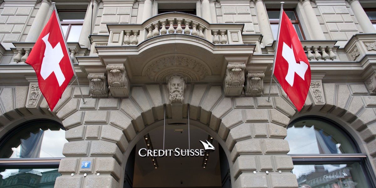 Akcje banku Credit Suisse poleciały ostro w dół.