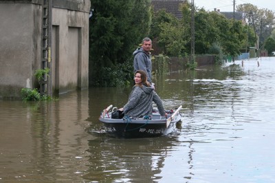 Środki z 'kredytu na start' przesunięte dla powodzian. Co dalej z programem?