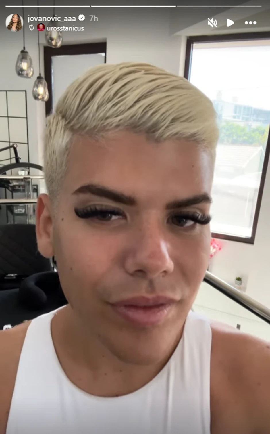 Uroš Stanić nadogradio veštačke trepavica