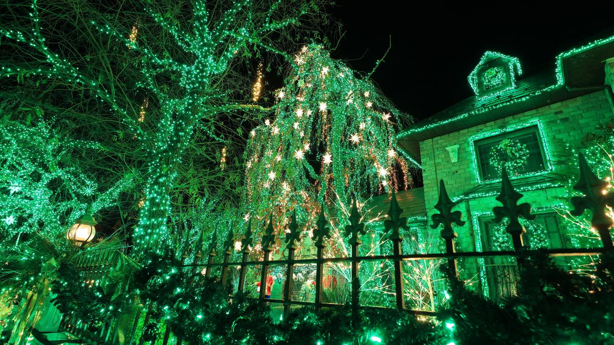 Odatesz a rezsinek a karácsonyi világítás? Kiszámoltuk, mennyit fogyaszt,  ha feldíszíti a házát – Ekkora villanyszámla jöhet az ünnepek után!