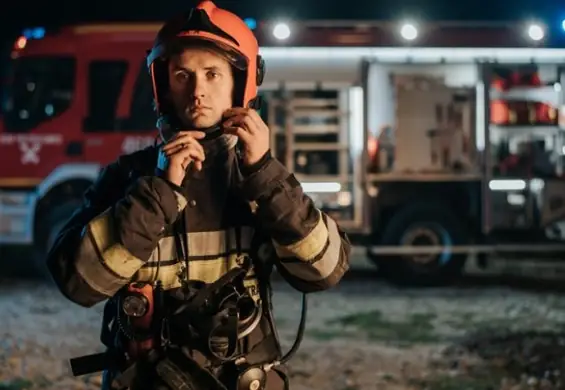 Przez dwa tygodnie pracowali bez przerwy na sen. Nowy spot Volvo to podziękowanie dla polskich strażaków