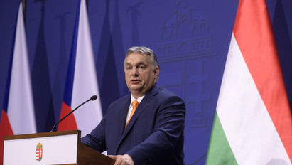 Kissé ütődött almás böjti reggelivel ment Krakkóba Orbán Viktor – A V4-es évfordulóra hosszú írást is közölt, elég érdekes, amit Európáról ír