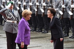 Premier Kopacz w Niemczech. Ekspert: Chwyciła byka za rogi