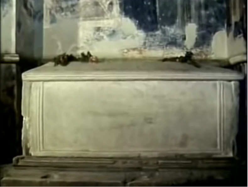 Mermerni sarkofag sa moštima Stefana Nemanje