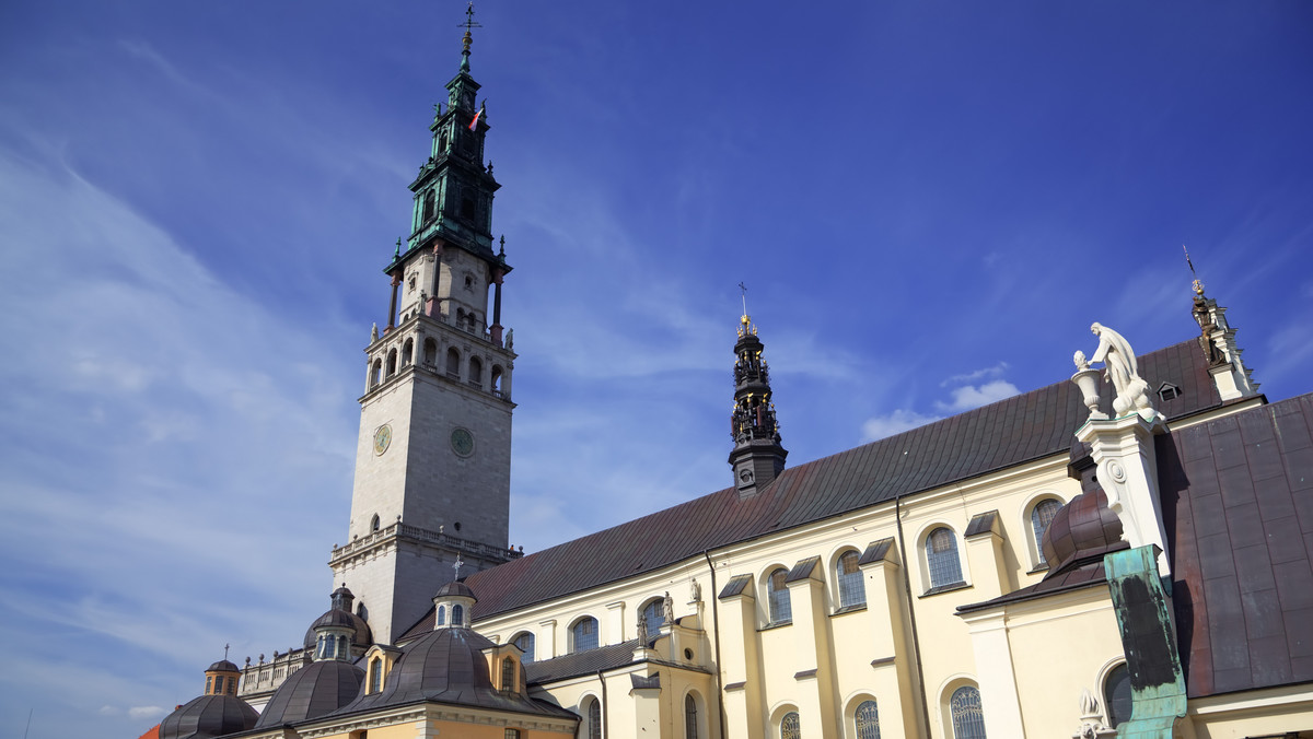 W sieci zawrzało po tym, jak na Facebooku pojawiło się nagranie z Salezjańskiej Pielgrzymki Ewangelizacyjnej, na którym widać uczestników śpiewających przeróbkę utworu "The Passenger" legendy rocka Iggy'ego Popa. Komentujący podzielili się w swych ocenach zajścia. Jedni skrytykowali postawę pielgrzymów. Inni nie zauważyli w niej niczego złego.