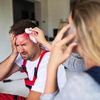 Fejvesztve menekült a garázsából, amikor megtudta, mi harapta fejen