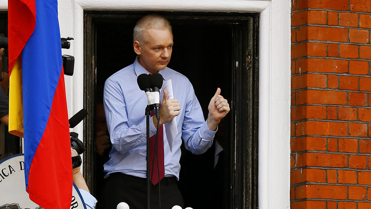 Władze Ekwadoru ogłosiły, że udzielą azylu politycznego Julianowi Assange’owi, kontrowersyjnemu założycielowi demaskatorskiej strony internetowej WikiLeaks. Assange od blisko dwóch miesięcy przebywa w ambasadzie Ekwadoru w Londynie. Próbuje w ten sposób uniknąć ekstradycji do Szwecji, gdzie czekają go zarzuty o napaść seksualną.