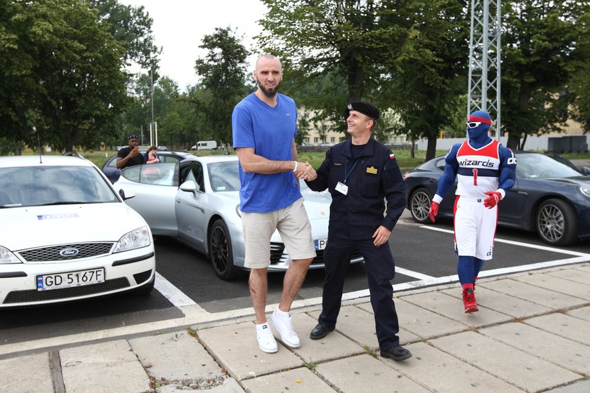 Gortat schował się w toalecie i uciekł z randki