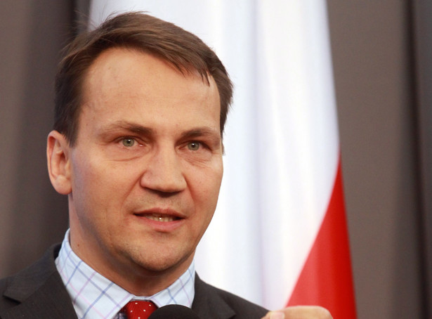 Sikorski zwalnia pracowników MSZ. Za przemyt!