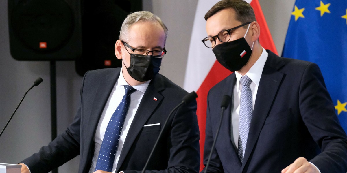 Minister Adam Niedzielski mówił w ubiegłym tygodniu, że jeżeli obostrzenia zostaną wprowadzone, to będą dotyczyły regionów z niskim poziomem wyszczepienia. 