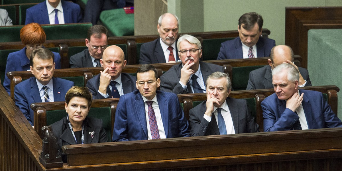 Wojna w rządzie przez Morawieckiego Wojna w rządzie przez Morawieckiego