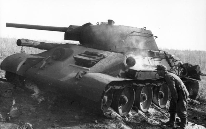 T-34 z fabryki 112. zniszczony w trakcie bitwy pod Prochorowką, 1943 r.