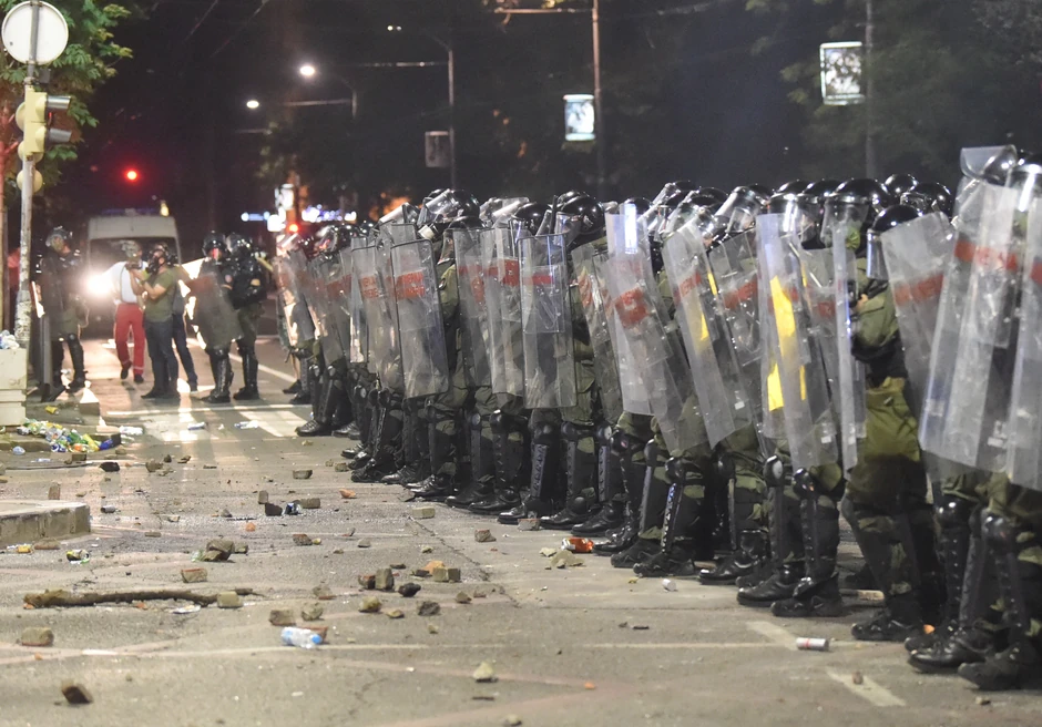 Policija nije odgovorila ni na kamenioce