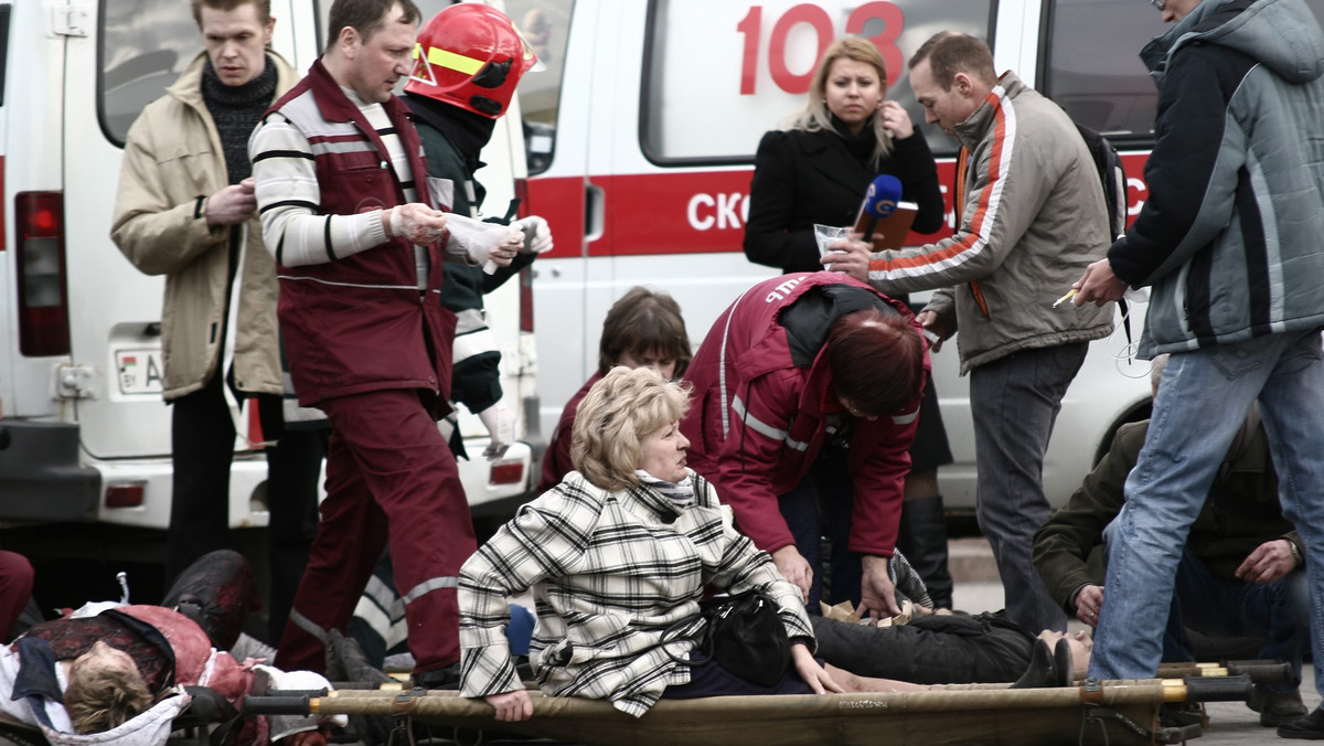 Dzisiaj wieczorem w metrze w Mińsku, na Białorusi doszło do potężnej eksplozji. Zginęło 11 osób, rannych jest 128 - podały oficjalne białoruskie media. W szpitalach jest około 50 rannych. Lekarz kliniki, gdzie trafiło ponad 20 rannych, powiedział, że 11 osób jest w ciężkim stanie.