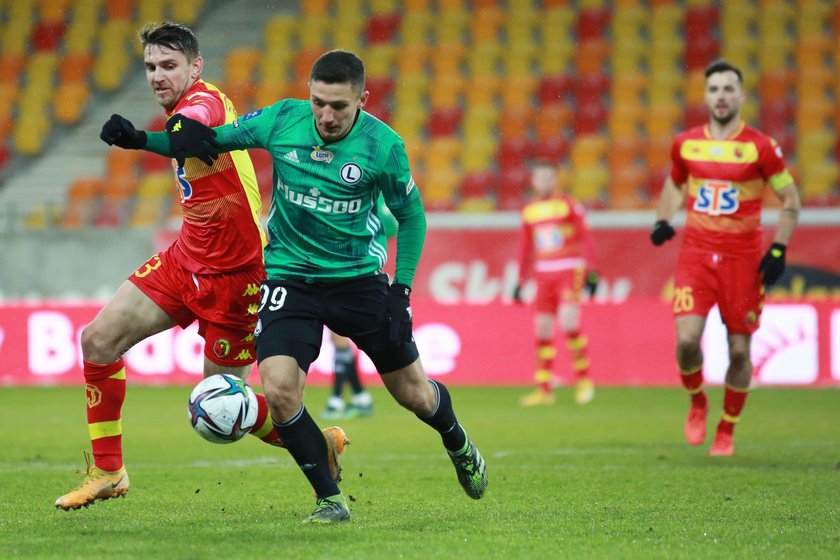 Kiedy nowy selekcjoner reprezentacji Polski Paulo Sousa (51 l.) umieścił pomocnika Legii na swojej 35-osobowej liście, zaskoczenie było duże, a kiedy powołał go do ścisłej kadry, a skreślił z niej Bartosza Kapustkę (25 l.) – nawet ogromne.