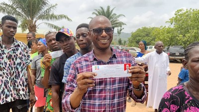 Yahaya Bello receives PDP defectors into Kogi APC/Illustration.