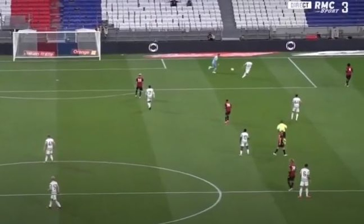 Patryk Klimala strzela gola dla Celtiku