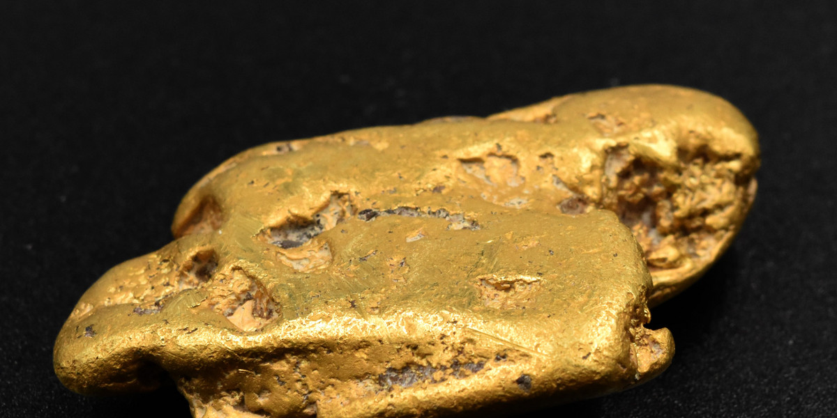 Bryłka złota, nazywana "samorodkiem Hiro”, waży 64,8 grama.
